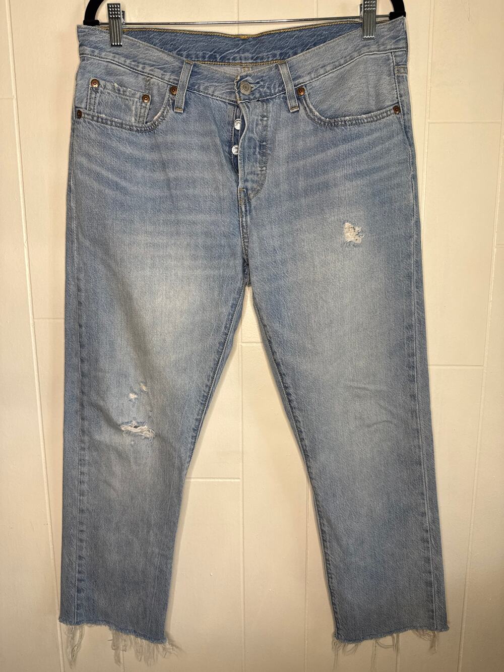 Levi's 501 light wash distressed raw hem size 29